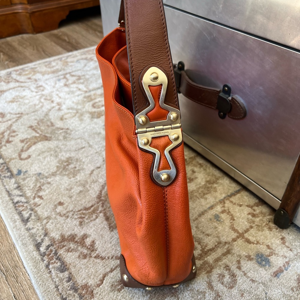 Beautiful Michael Kors 🍊 orange bag - Picture 4 of 13